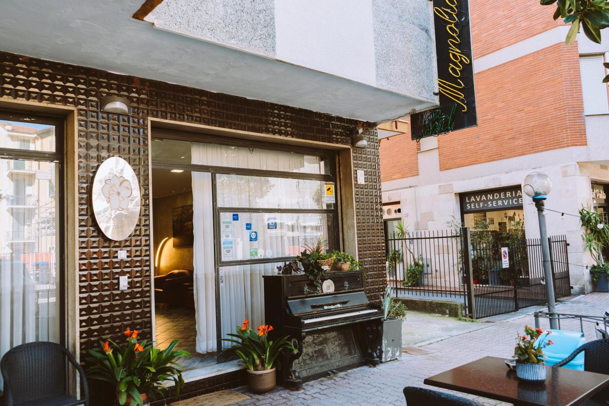 Hotel Magnolia Albenga Exterior foto