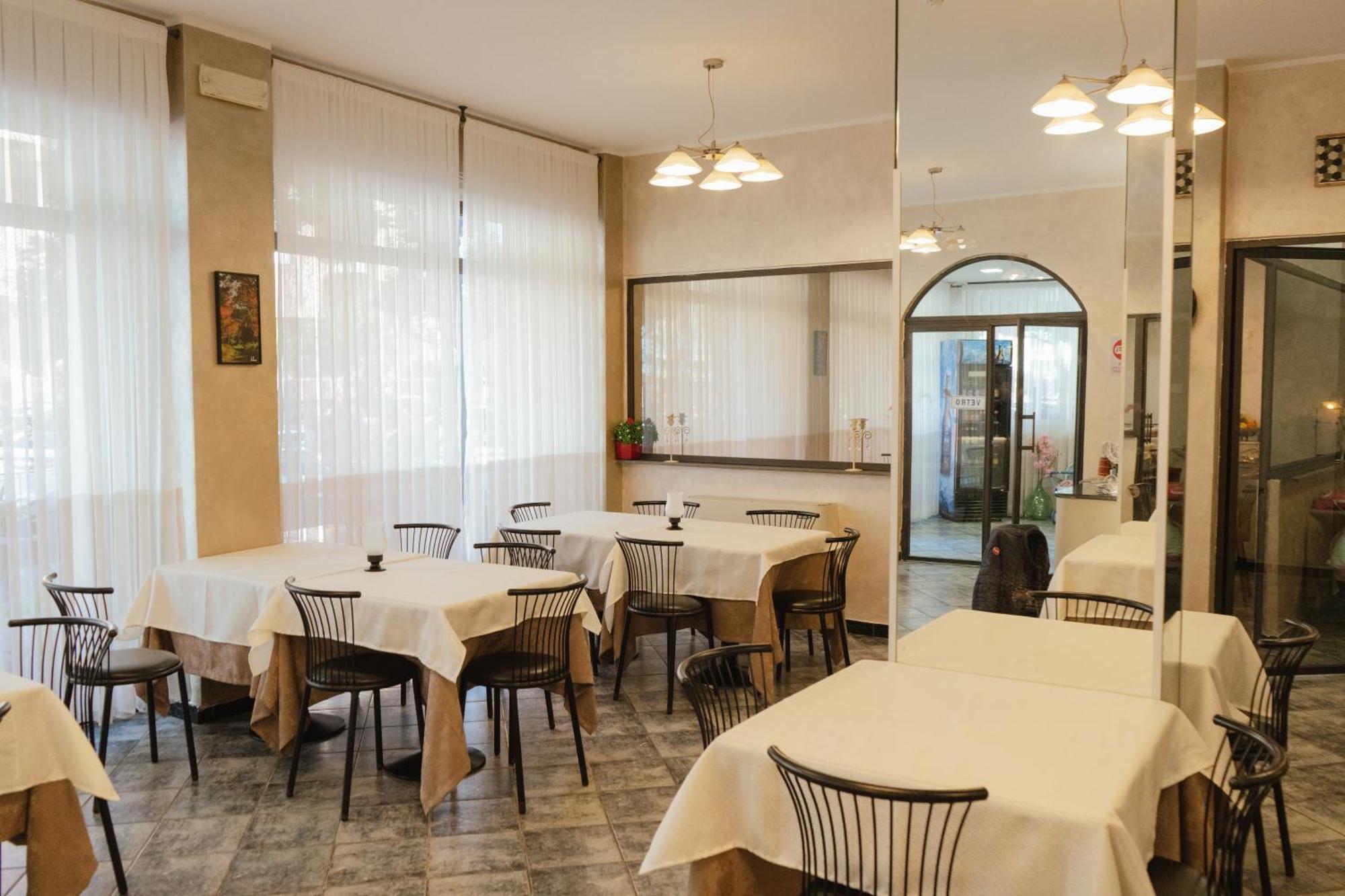Hotel Magnolia Albenga Exterior foto